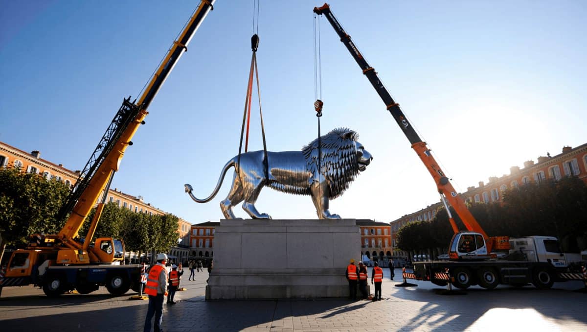Nizza, sarà rimossa la scultura delle polemiche: il leone di Orlinski via da place Garibaldi