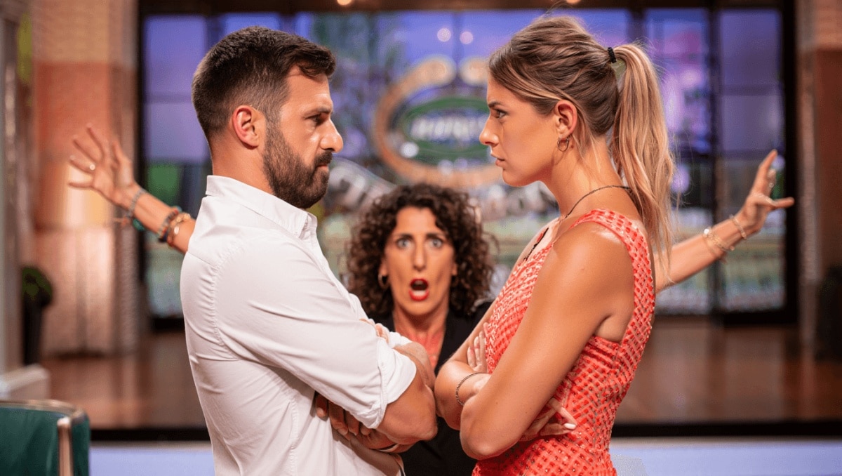 Uomini e donne, non c'è pace tra Sara e Marco: nel confronto interviene (anche) Maria