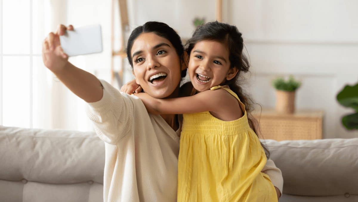 Belén torna dalla figlia Luna (dopo la vacanza alle Maldive). Lo 'show' della piccola è tenerissimo