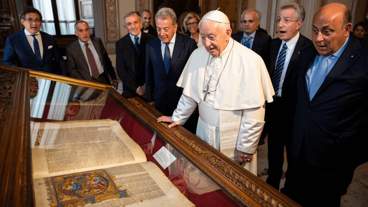 Papa Leone XIV a sorpresa in Senato per vedere la Bibbia di Borso d'Este 