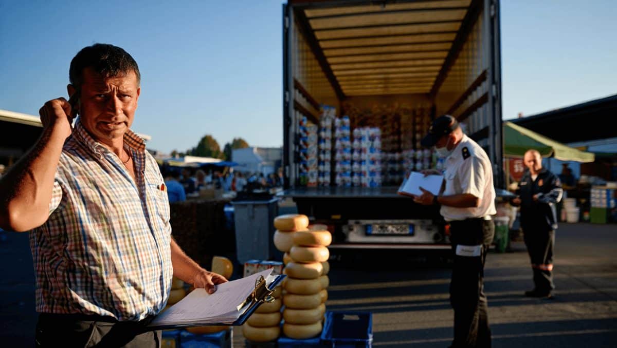 Dazi cinesi del 42,7% su latte e formaggi europei: non è solo Trump lo spauracchio dei mercati