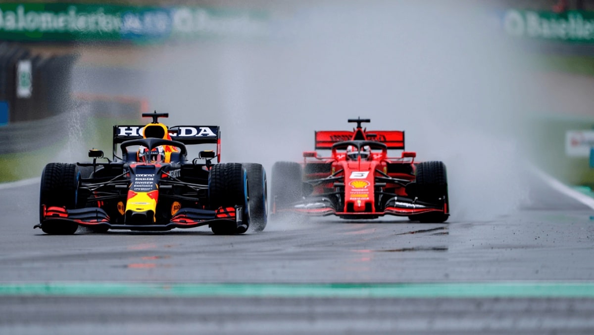 Formula 1, test al Montmeló (giorno 2): Verstappen precede Leclerc. Ma vince la pioggia