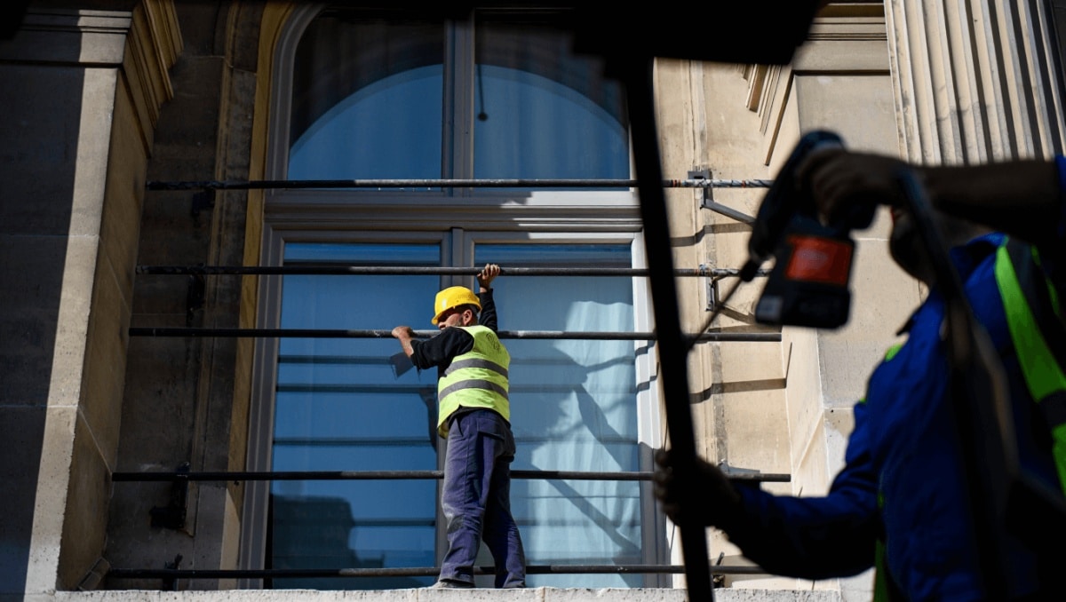 Il Louvre installa sbarre alla finestra da dove sono entrati i ladri