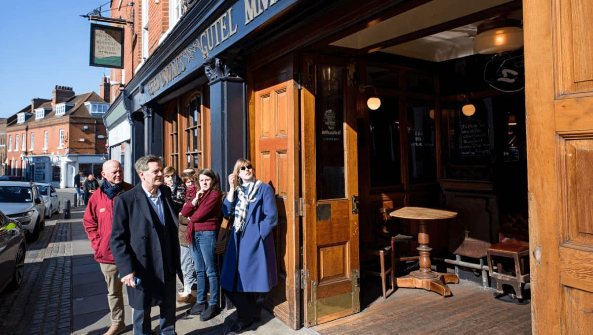 L’Inghilterra fa i conti con i suoi pub, e ancora una volta non tornano