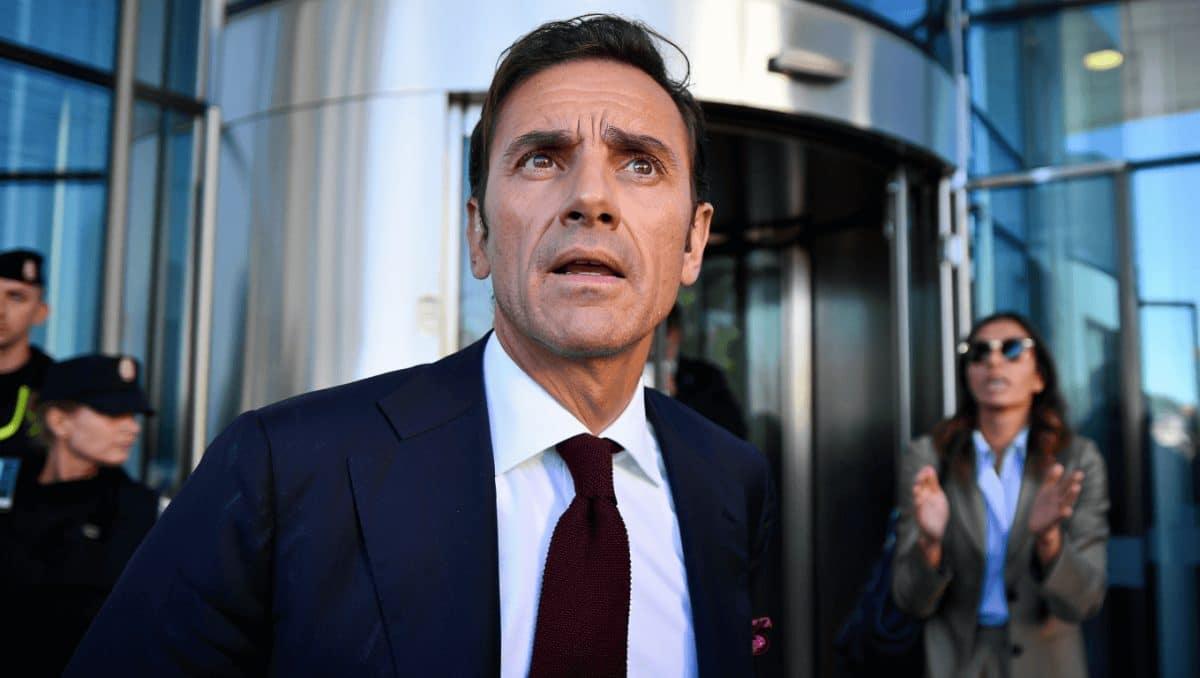 Luca Barbarechi, la sua società ha 40 milioni di euro di debito: bloccate produzioni Rai