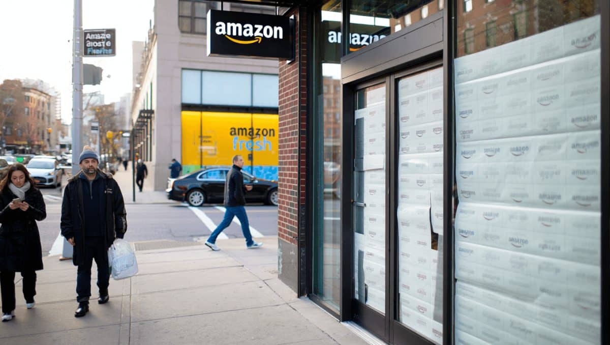 Amazon chiude tutti i suoi punti vendita: i negozi fisici hanno fallito?
