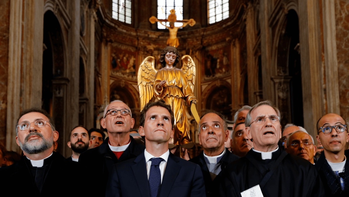 Angelo-Meloni, il Vicariato: “iniziativa del decoratore, non comunicata a chi di dovere”