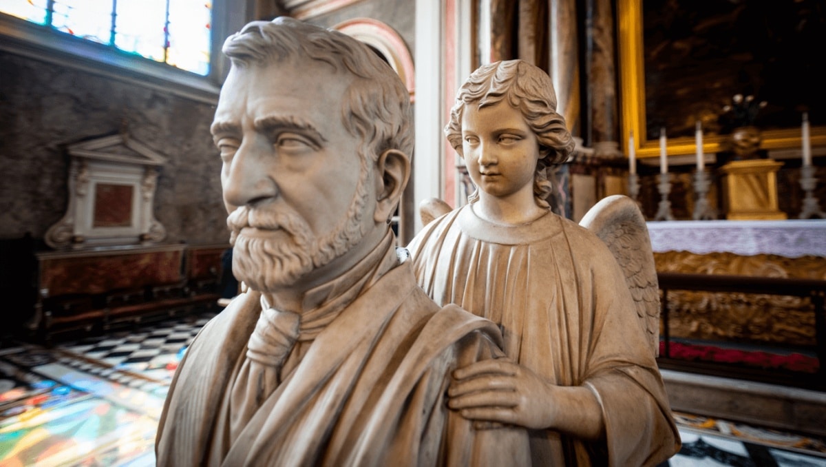 L'angelo col volto della Meloni: cosa succede ora al restauro che fa discutere l'Italia?