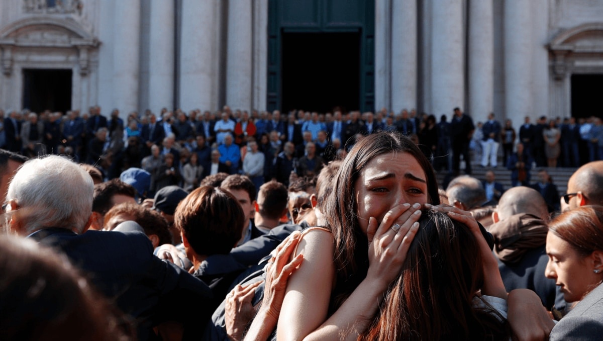 Patrizia De Blanck, ai funerali le lacrime della figlia Giada: "Mamma mi guarda e non mi lascerà mai"