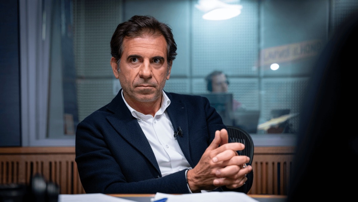 Simone Margagliotti "il terrapiattista" ospite a "La Zanzara": "Gli esseri umani non controllano il mondo"