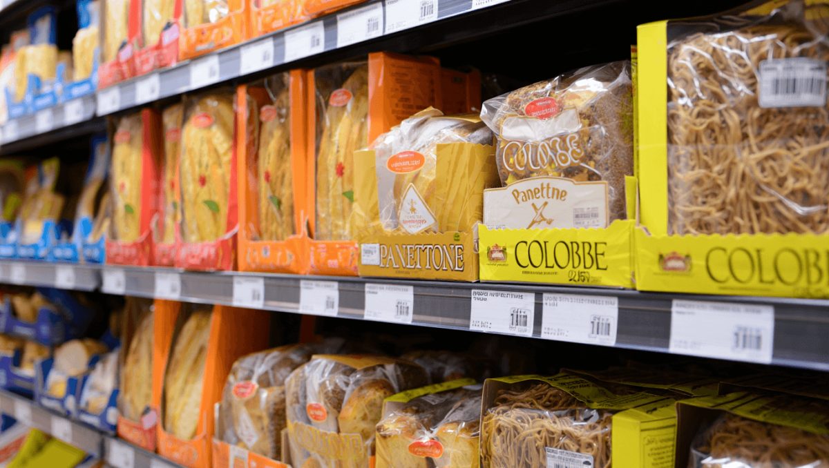 Le colombe del supermercato costano quasi il doppio dei panettoni