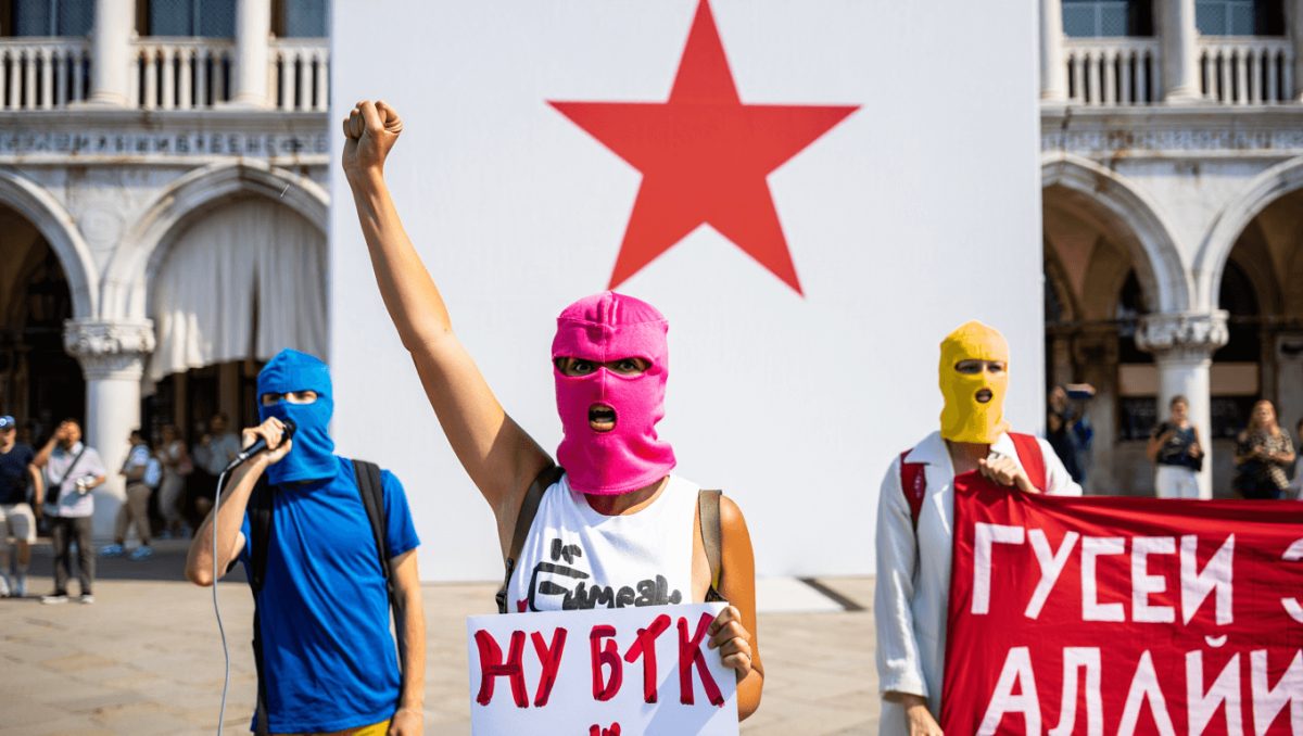 Il collettivo Pussy Riot protesterà alla Biennale contro la partecipazione russa