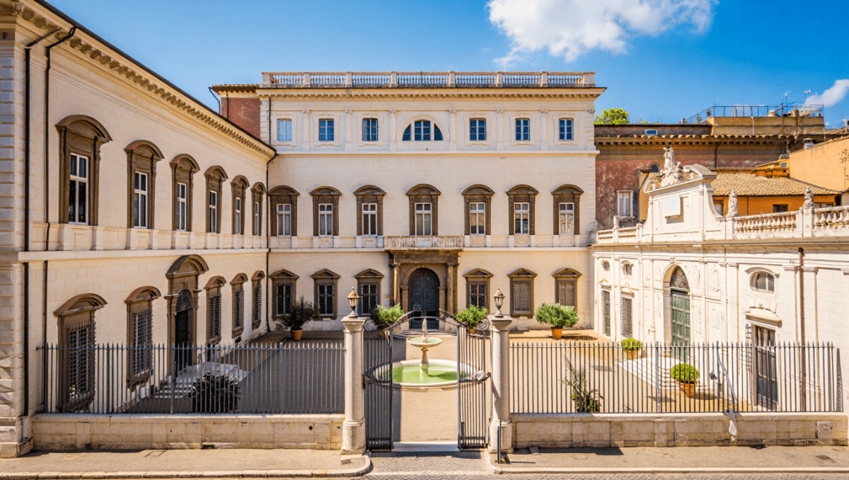 Roma, in vendita il Palazzo del Pontificio Collegio Belga, dove visse Giovanni Paolo II