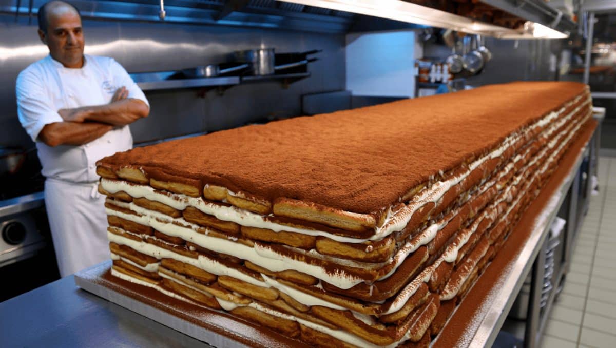 Galbani battuta sul tiramisu: uno chef porta il record da Milano a Londra