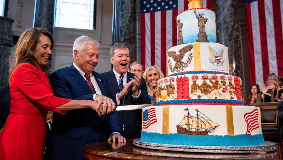 Per i 250 anni degli Stati Uniti c’è anche la torta