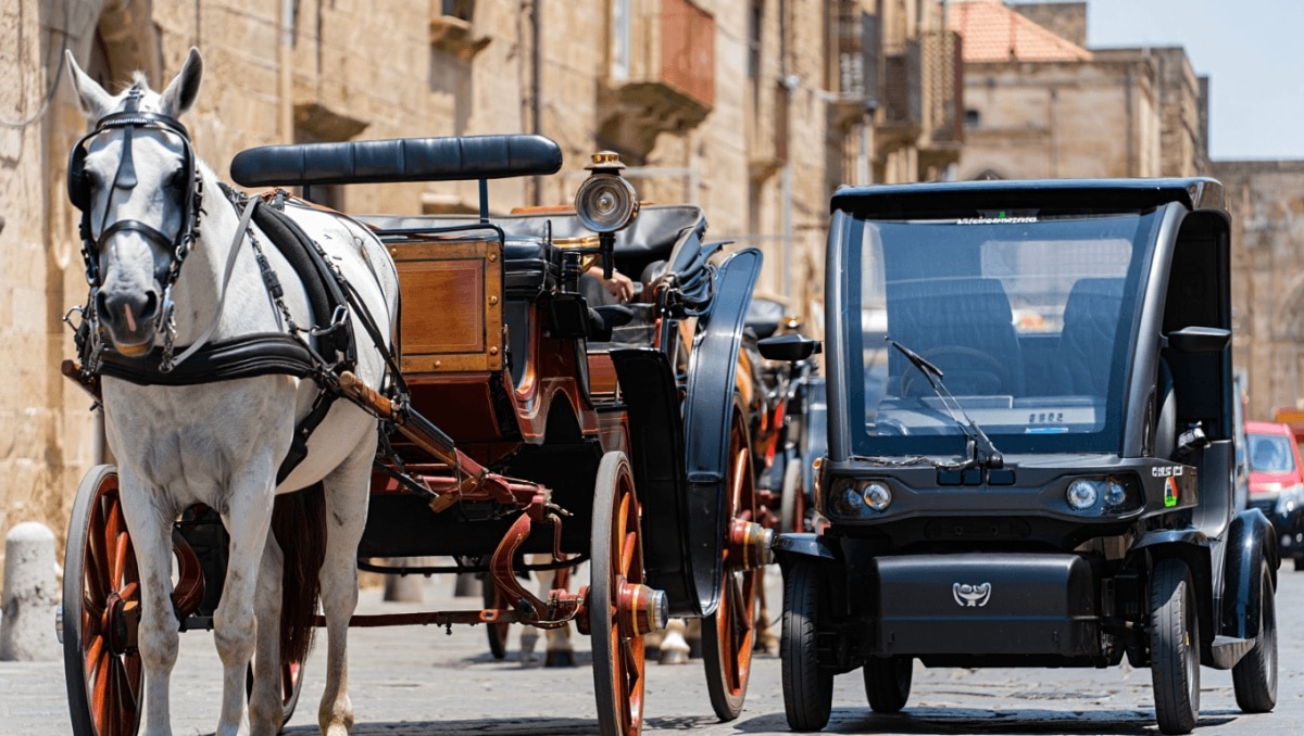 Palermo, addio alle carrozze trainate da cavalli: via libera alla transizione elettrica