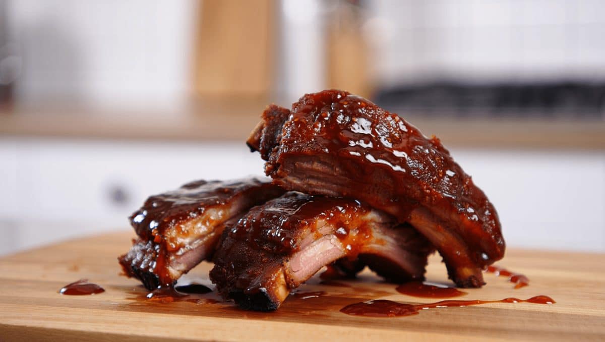 Come si preparano le costine brasate alla cola di The Bear?