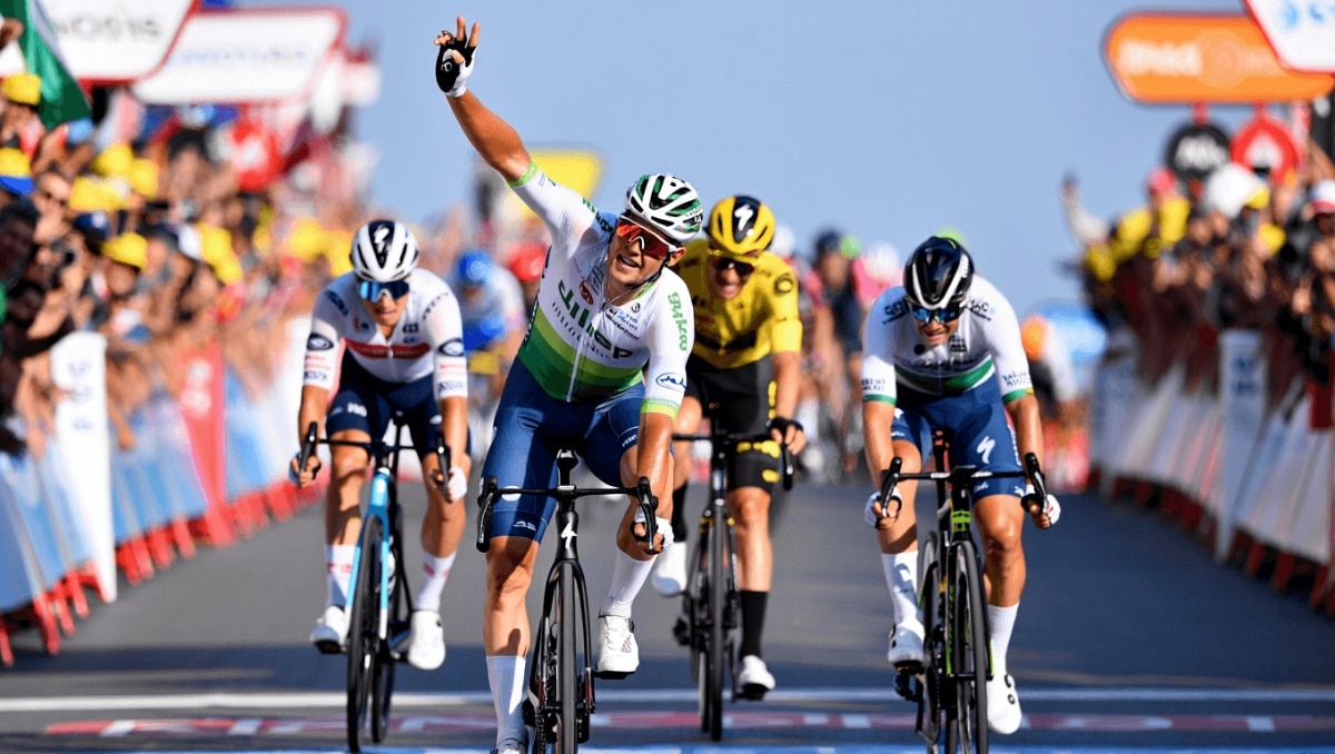 Tour, Philipsen si sblocca con l'assist di Van der Poel e vince la 17ª tappa. Pogacar controlla e resta in giallo
