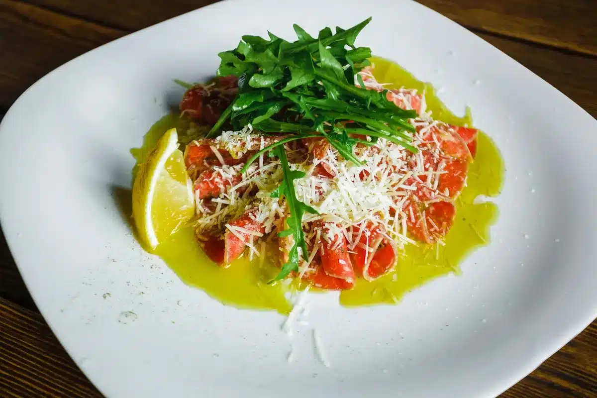 Carpaccio di polpo con limone e olio d'oliva