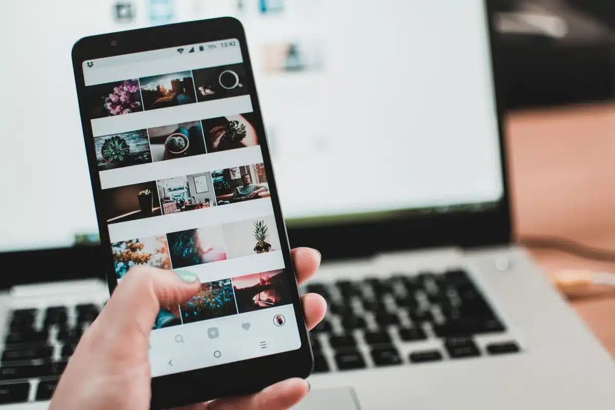 Immagini e video su una piattaforma digitale che mostrano contenuti multimediali ottimizzati