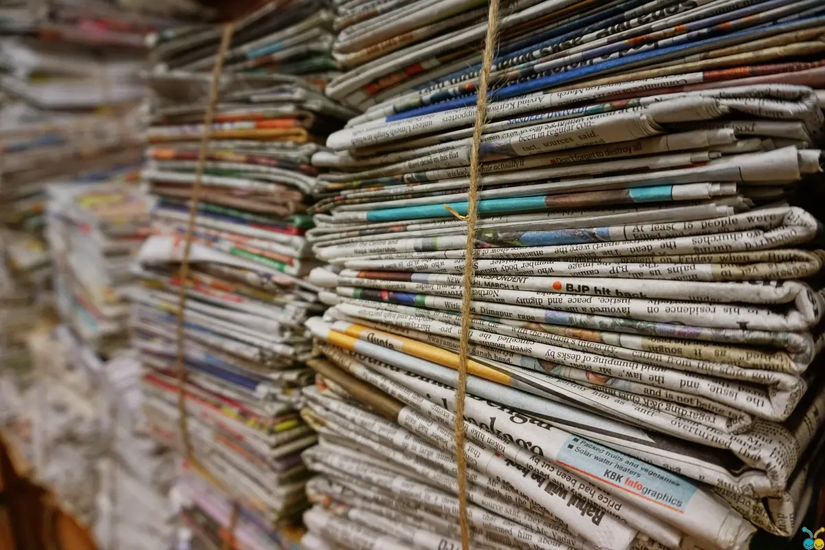 Documenti e norme sulla sicurezza alimentare su una scrivania